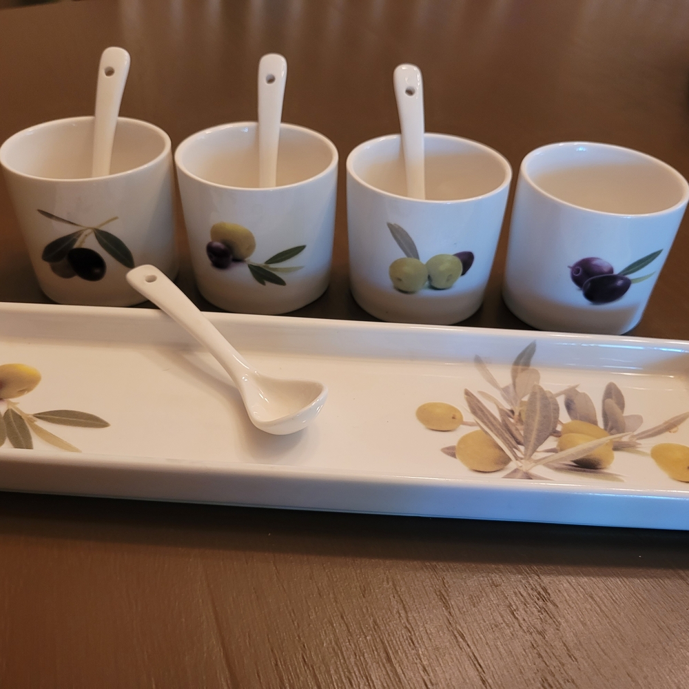 Olive Design Serveware Set - Picture 2 of 9